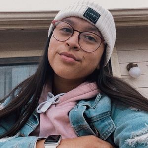 Meet your Posher, Cassandra